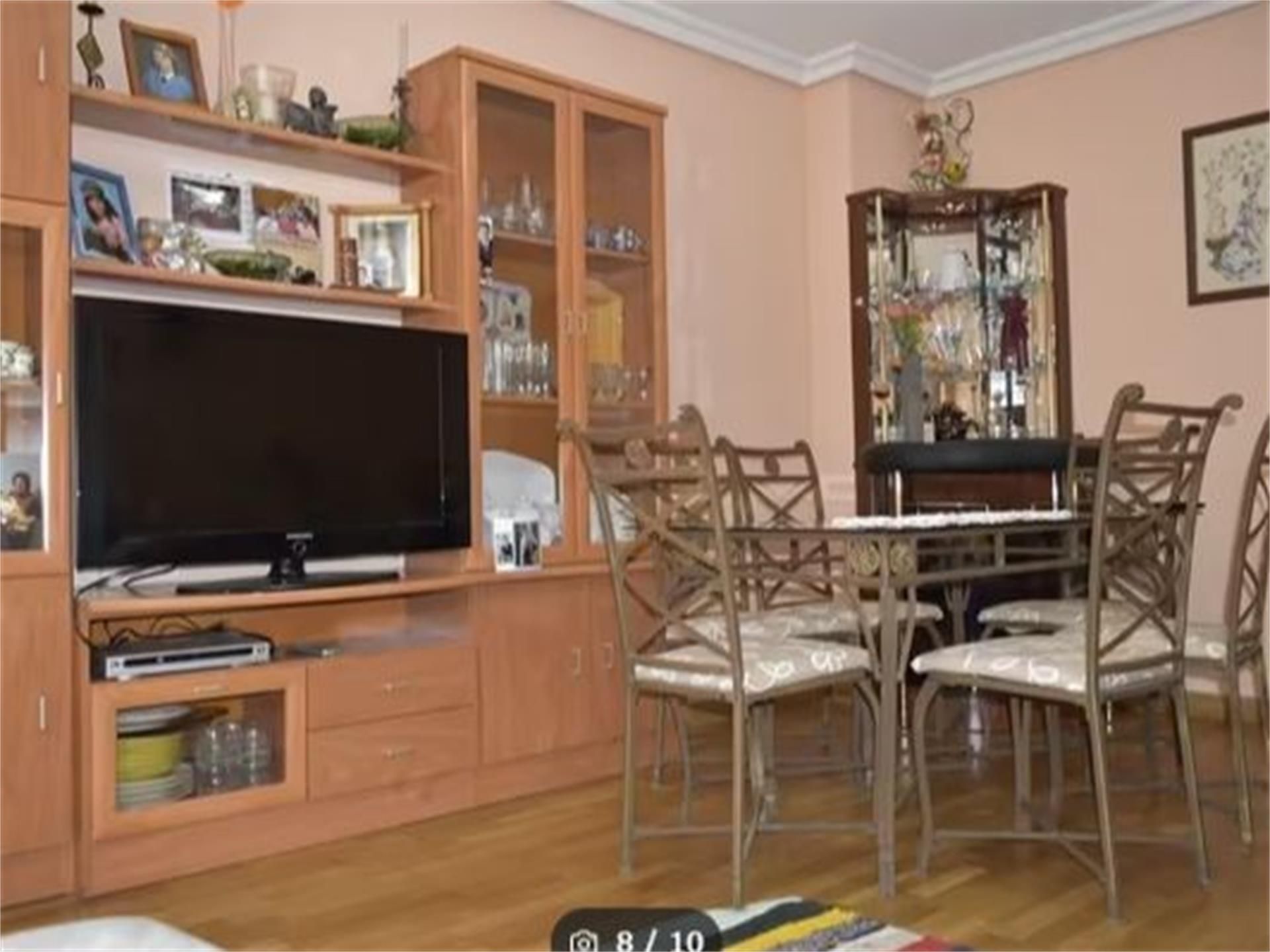 Sala d'estar de Pis en venda en Barakaldo  amb Calefacció, Parquet i Moblat