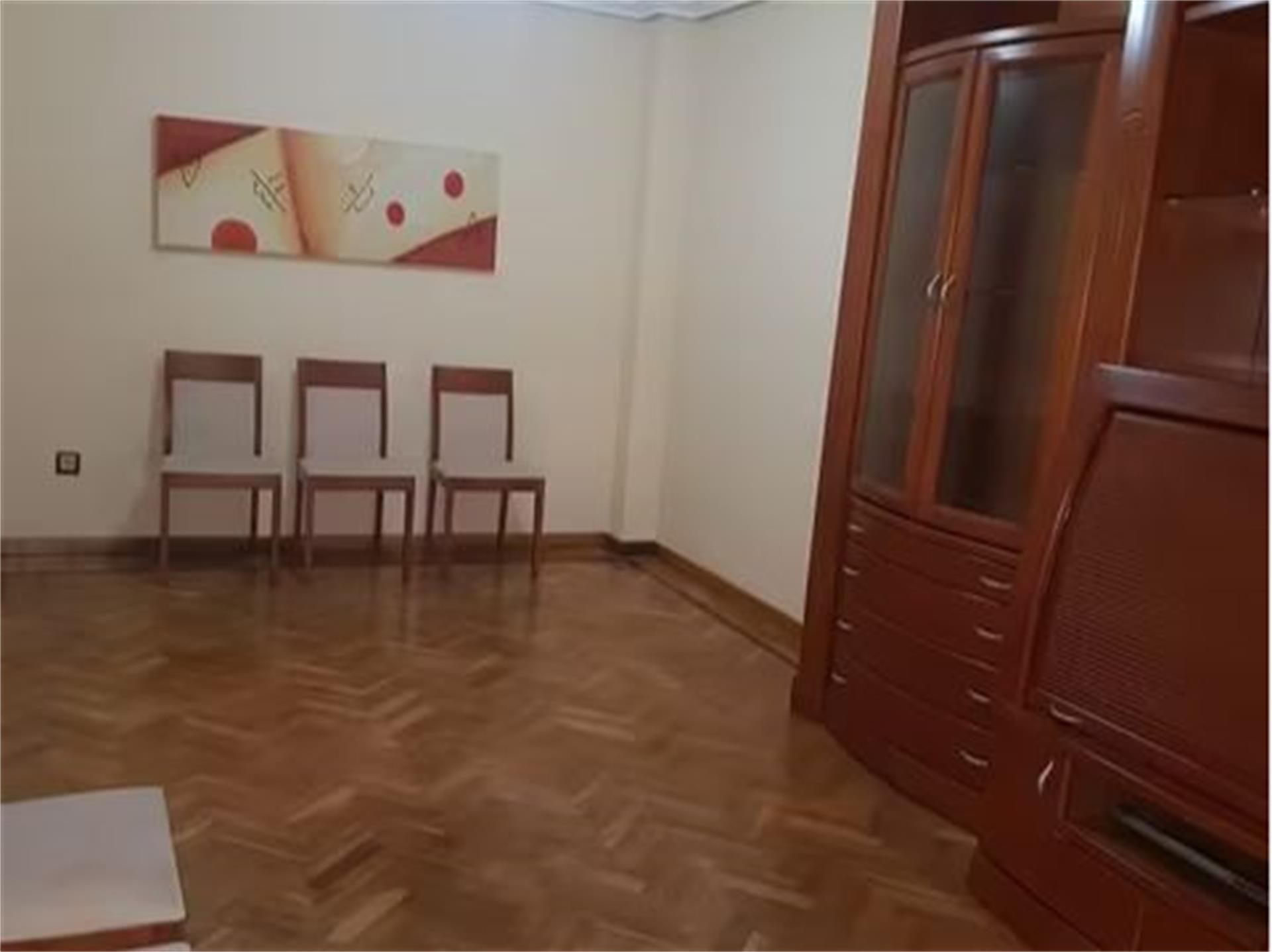 Sala d'estar de Pis en venda en Barakaldo  amb Calefacció, Parquet i Moblat