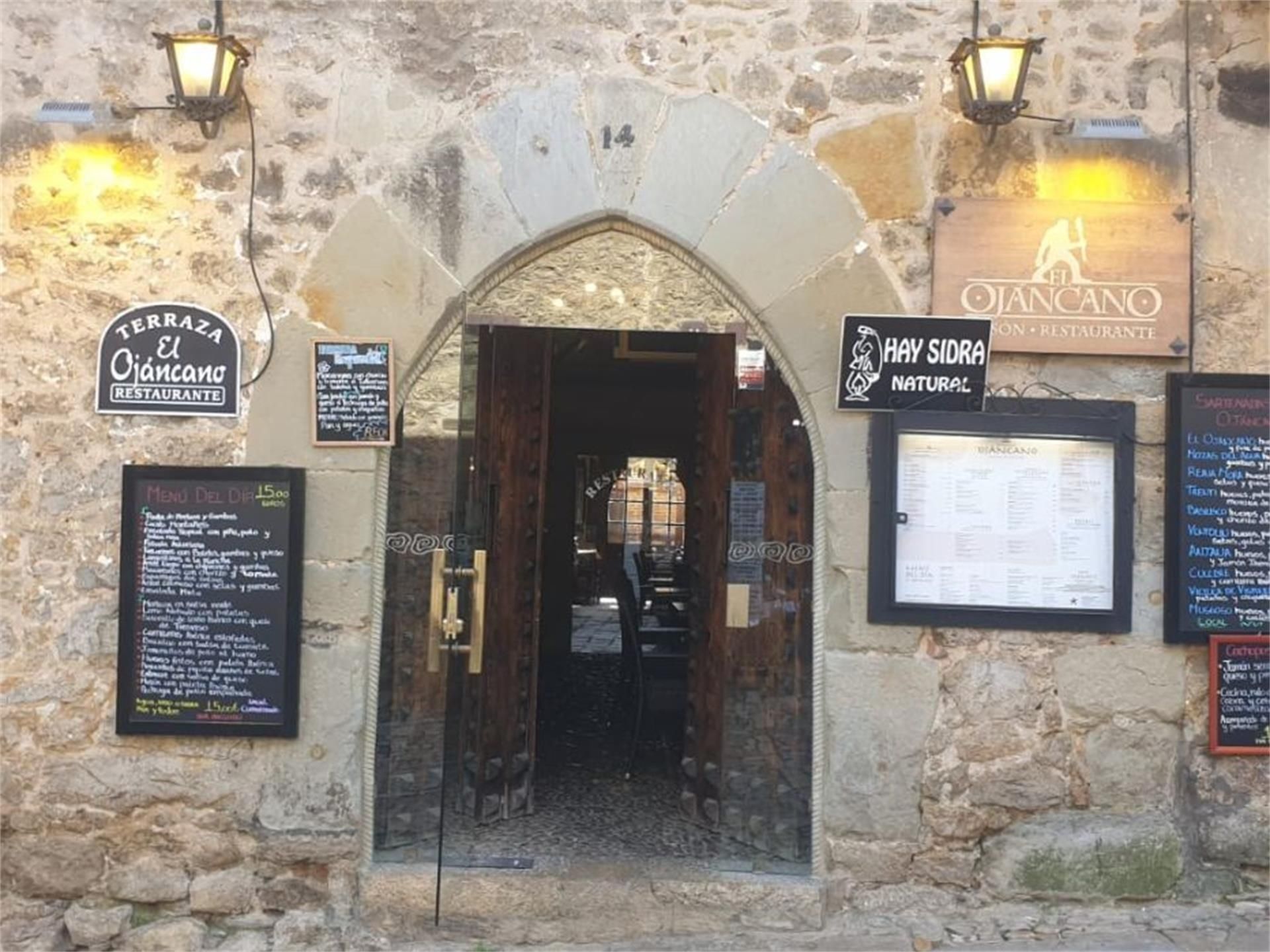 Casa adosada en venda en Santillana del Mar amb Aire condicionat i Balcó