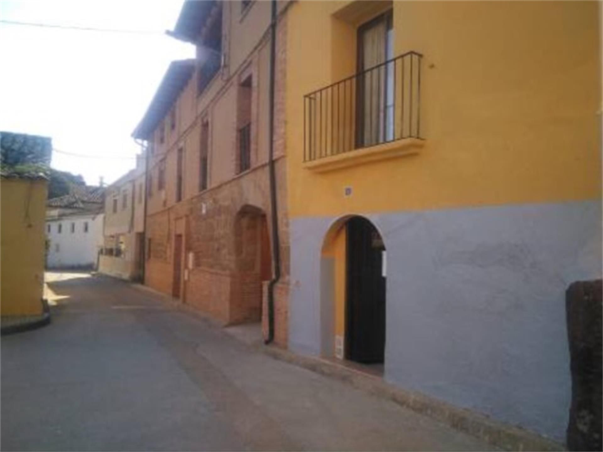 Vista exterior de Casa adosada en venda en Azara amb Moblat i Balcó