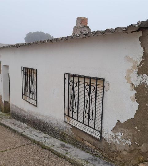 Foto 2 de Casa adosada en venta en Calle Iglesia, Villalgordo del Marquesado, Cuenca