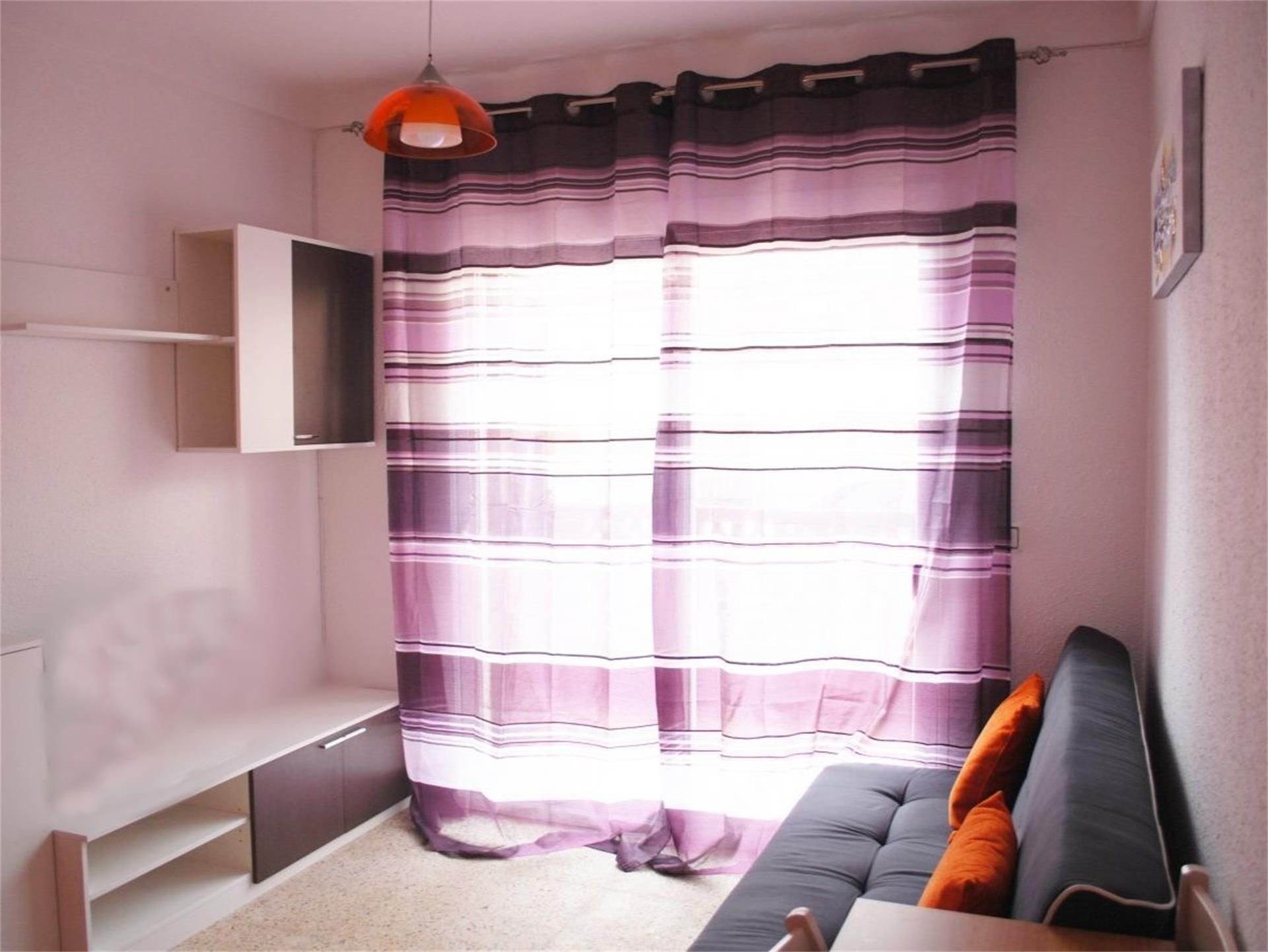 Sala de estar de Estudio en venta en Empuriabrava con Amueblado y Balcón