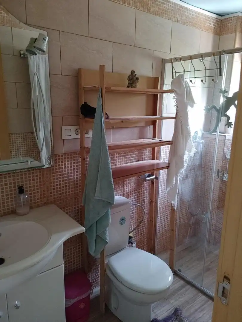 Detached homes for sale in Calle Pedro de Moya, 14, La Paz Bathroom of Detached homes for sale in Granada with Air Conditioner, Heating and Parquet flooring