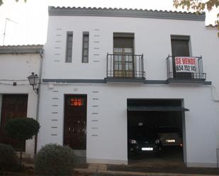 Vista exterior de Casa adosada en venda en Azuaga amb Aire condicionat, Terrassa i Balcó