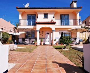 Vista exterior de Casa o xalet en venda en Mijas amb Aire condicionat, Terrassa i Piscina