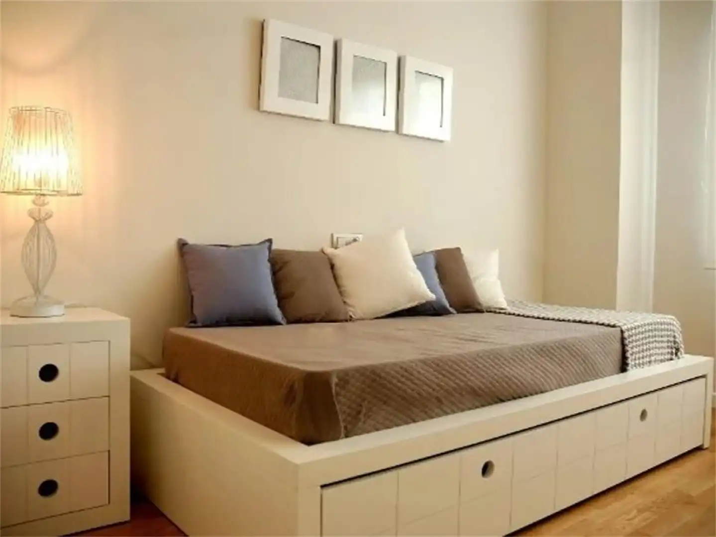 Schlafzimmer von Wohnung zum Verkauf in Lucillos mit Klimaanlage, Heizung und Möbliert
