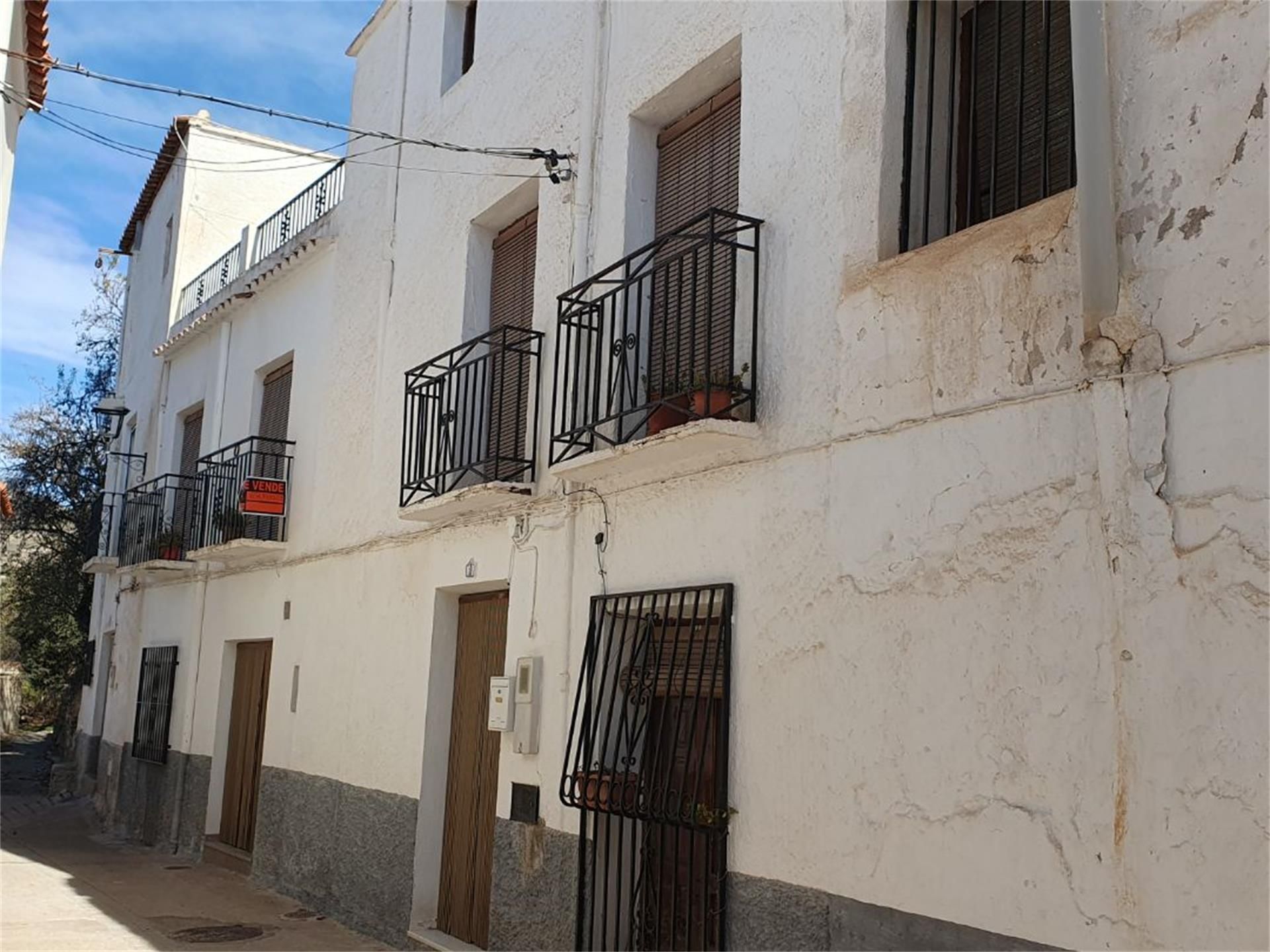 Vista exterior de Casa adosada en venda en Alcolea amb Terrassa, Traster i Balcó