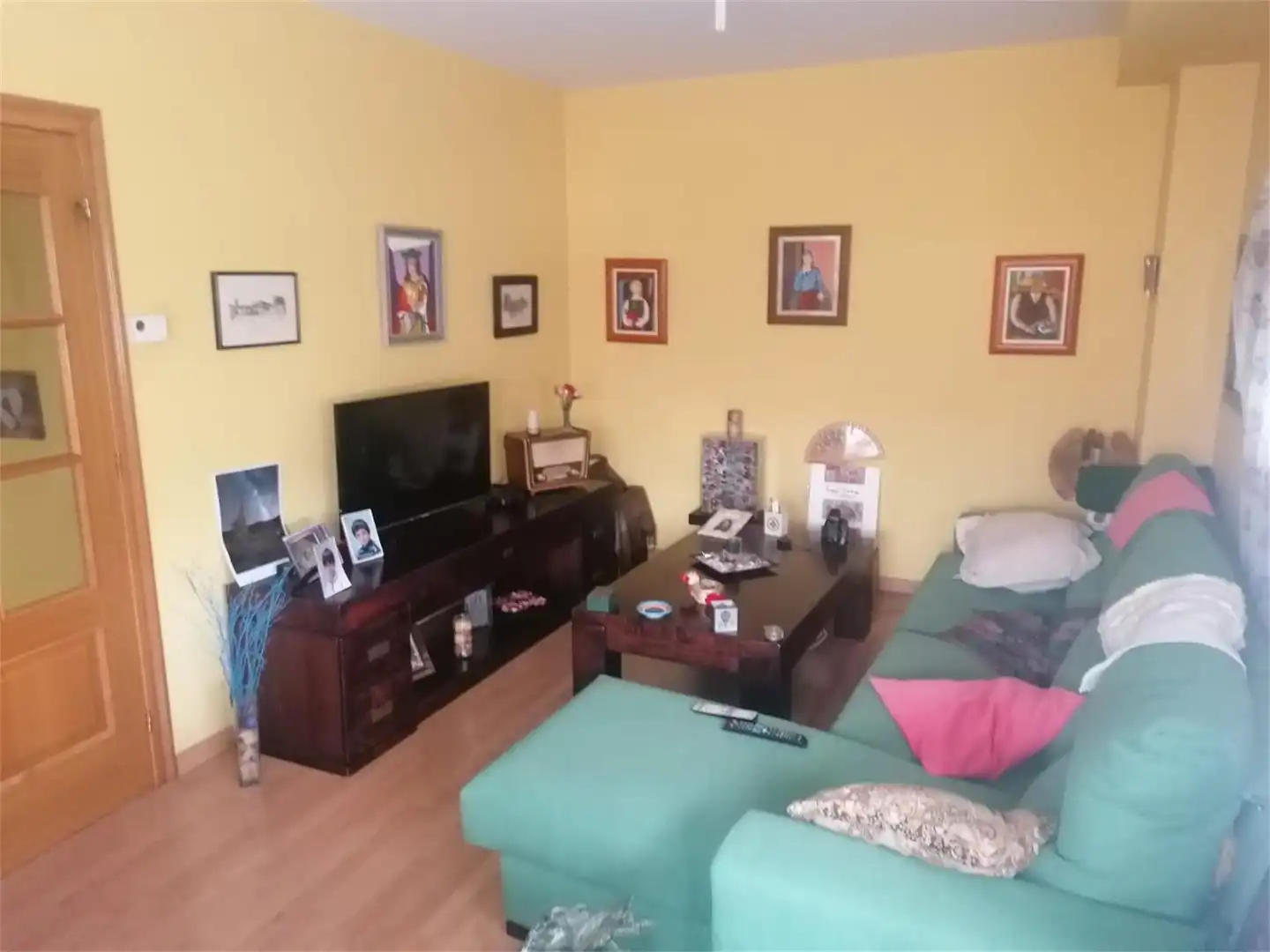 Casa adosada en venda a Rúa Nova, 27, Monterroso Sala d'estar de Casa adosada en venda en Monterroso amb Calefacció, Parquet i Traster
