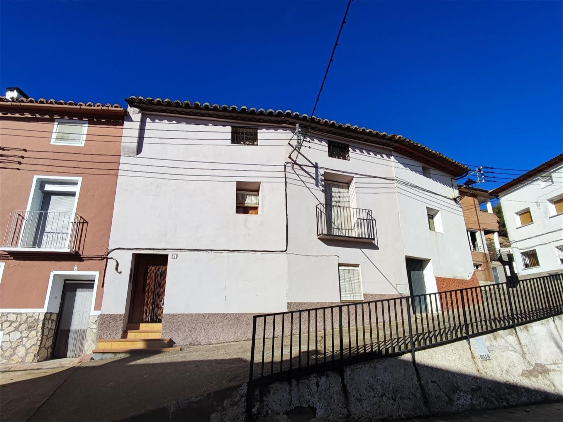 Vista exterior de Casa adosada en venda en Tosos amb Moblat