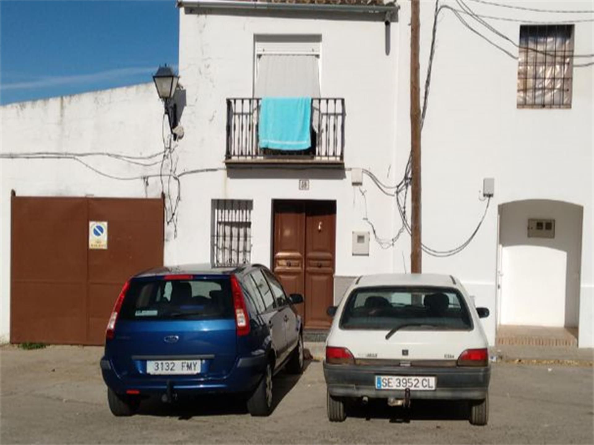 Vista exterior de Casa adosada en venda en Guadalcanal amb Moblat i Balcó