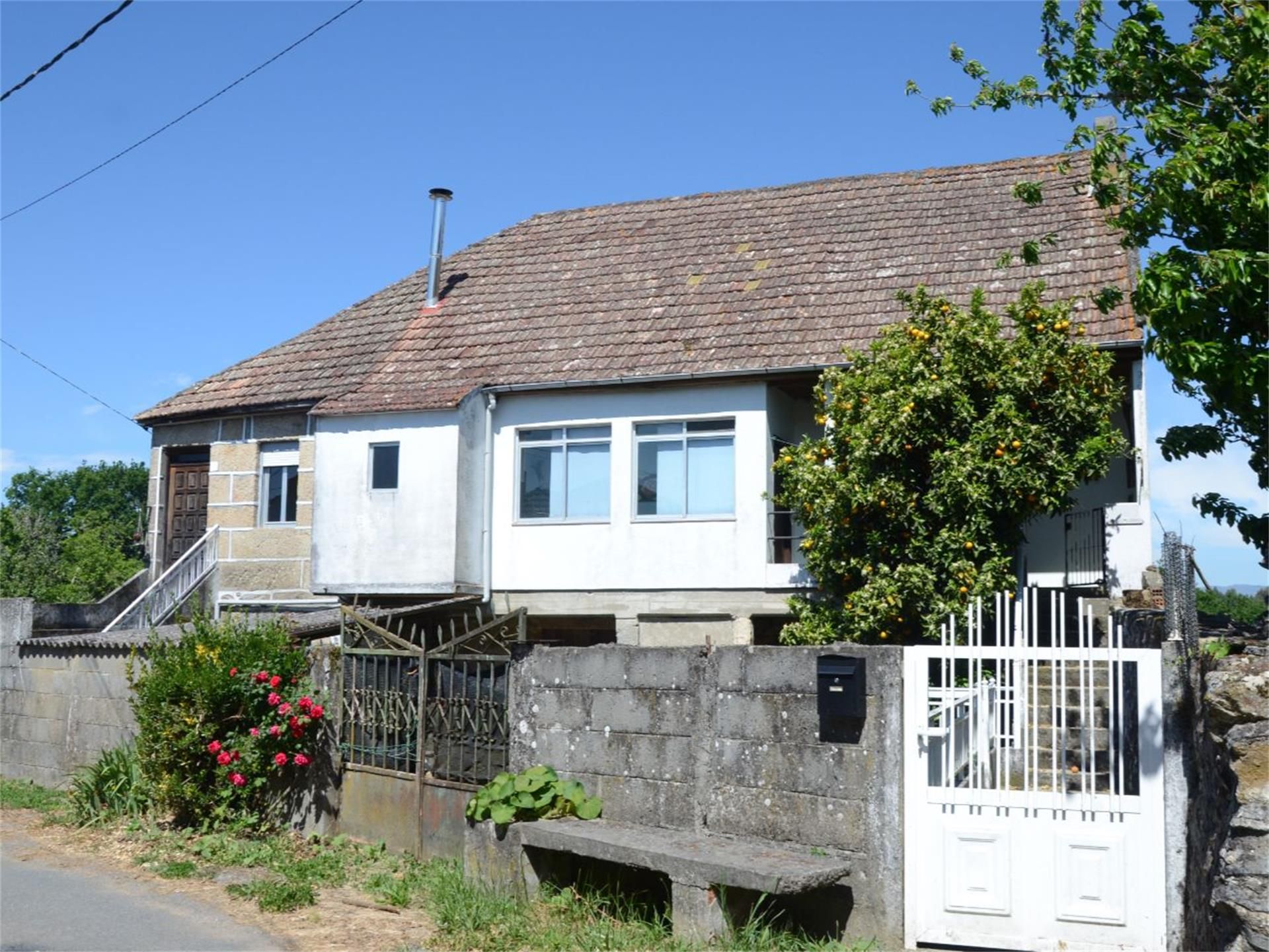 Außenansicht von Country house zum verkauf in Cortegada mit Privatgarten, Parkett und Möbliert