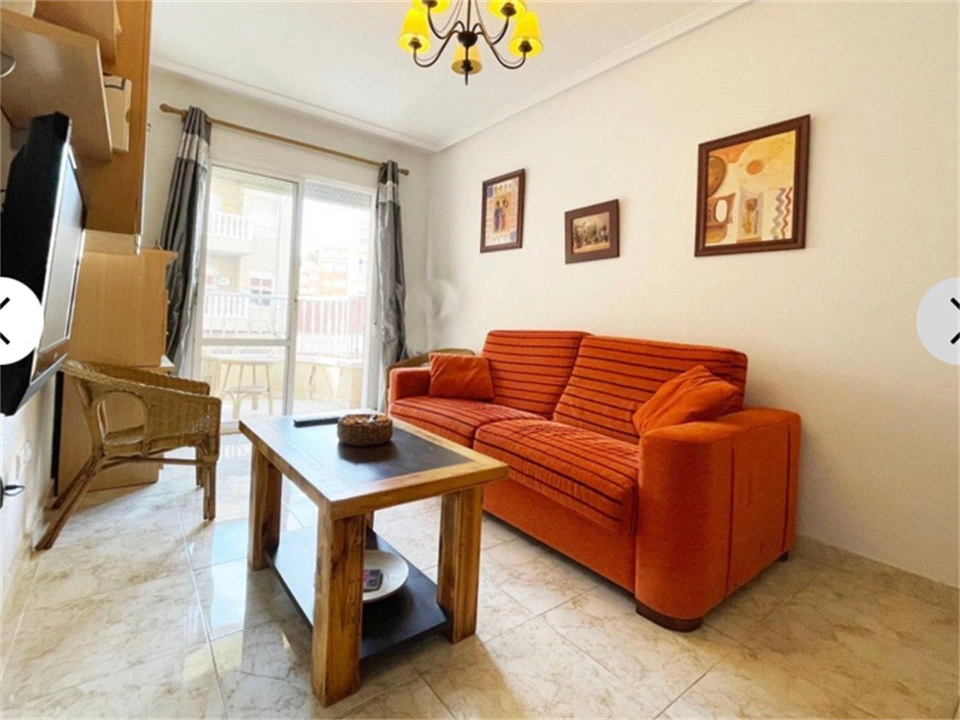 Sala d'estar de Apartament en venda en Guardamar del Segura amb Terrassa i Balcó