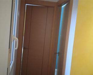 Dormitori de Apartament en venda en Aguilar de Campoo amb Calefacció, Parquet i Moblat