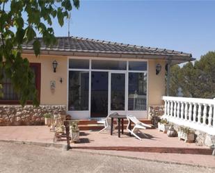 Vista exterior de Casa o xalet en venda en Almoguera amb Calefacció, Jardí privat i Terrassa