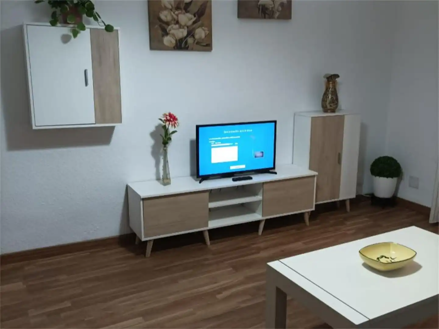 Flat for sale in Calle Bailén, Úbeda Living room of Flat for sale in Úbeda with Parquet flooring, Terrace and Furnished