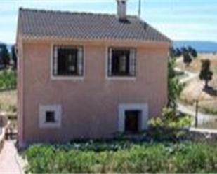 Vista exterior de Casa o xalet en venda en Santa Marta del Cerro amb Terrassa i Balcó