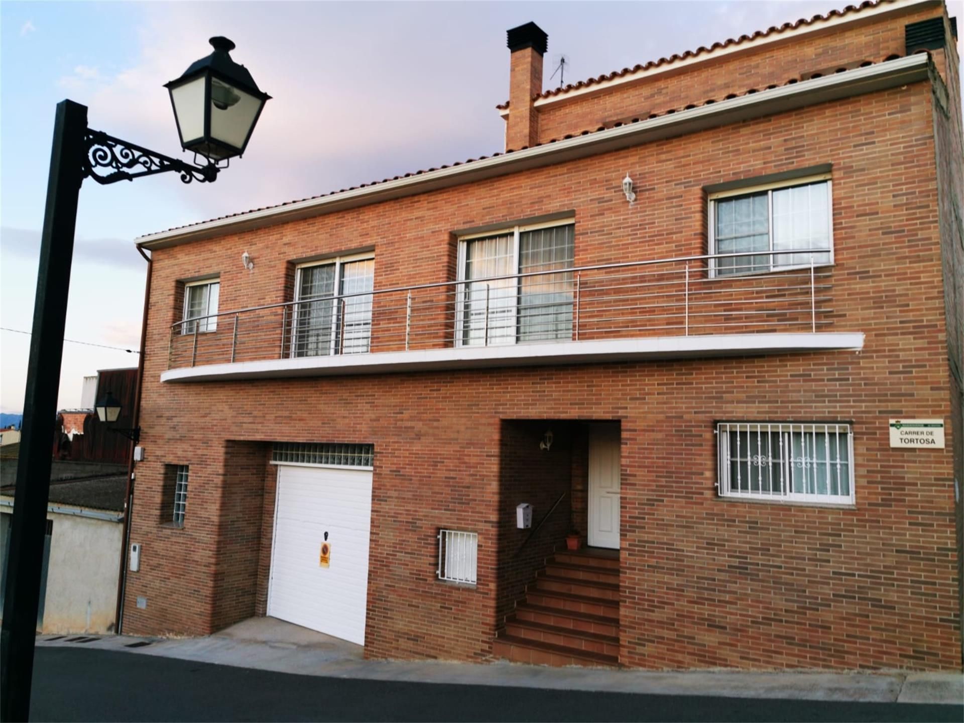 Exterior view of Single-family semi-detached for sale in Masdenverge  with Air Conditioner, Heating and Terrace