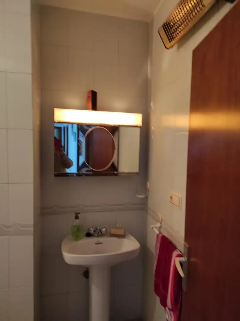 Badezimmer von Erdgeschoss zum Verkauf in Bolaños de Campos mit Heizung, Möbliert und Ofen