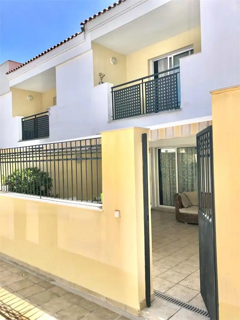 Detached homes for sale in Urbanizacion Miraverde Sau, 8, Playa Fañabé Alto Exterior view of Detached homes for sale in Adeje with Air Conditioner, Terrace and Swimming Pool