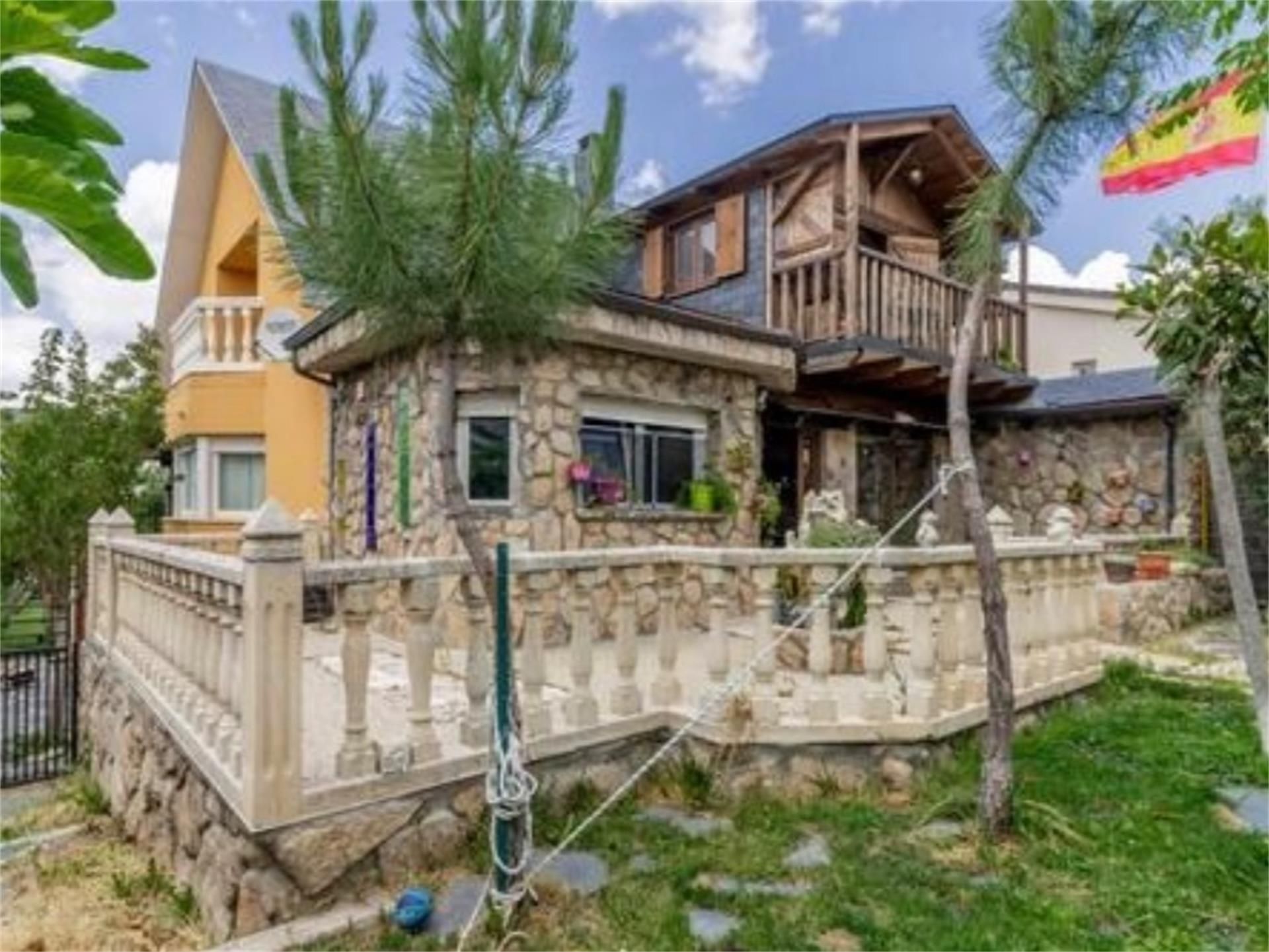 Exterior view of Flat for sale in El Espinar  with Air Conditioner, Heating and Private garden