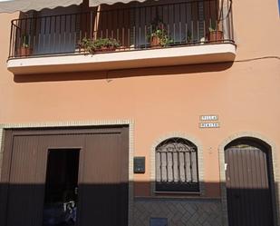 Vista exterior de Casa adosada en venda en Bollullos Par del Condado amb Aire condicionat, Terrassa i Piscina