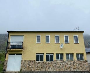 Vista exterior de Casa o xalet en venda en Viana do Bolo amb Balcó