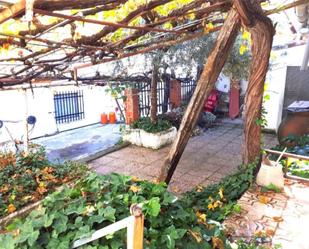 Jardí de Casa o xalet en venda en El Romeral amb Aire condicionat i Terrassa