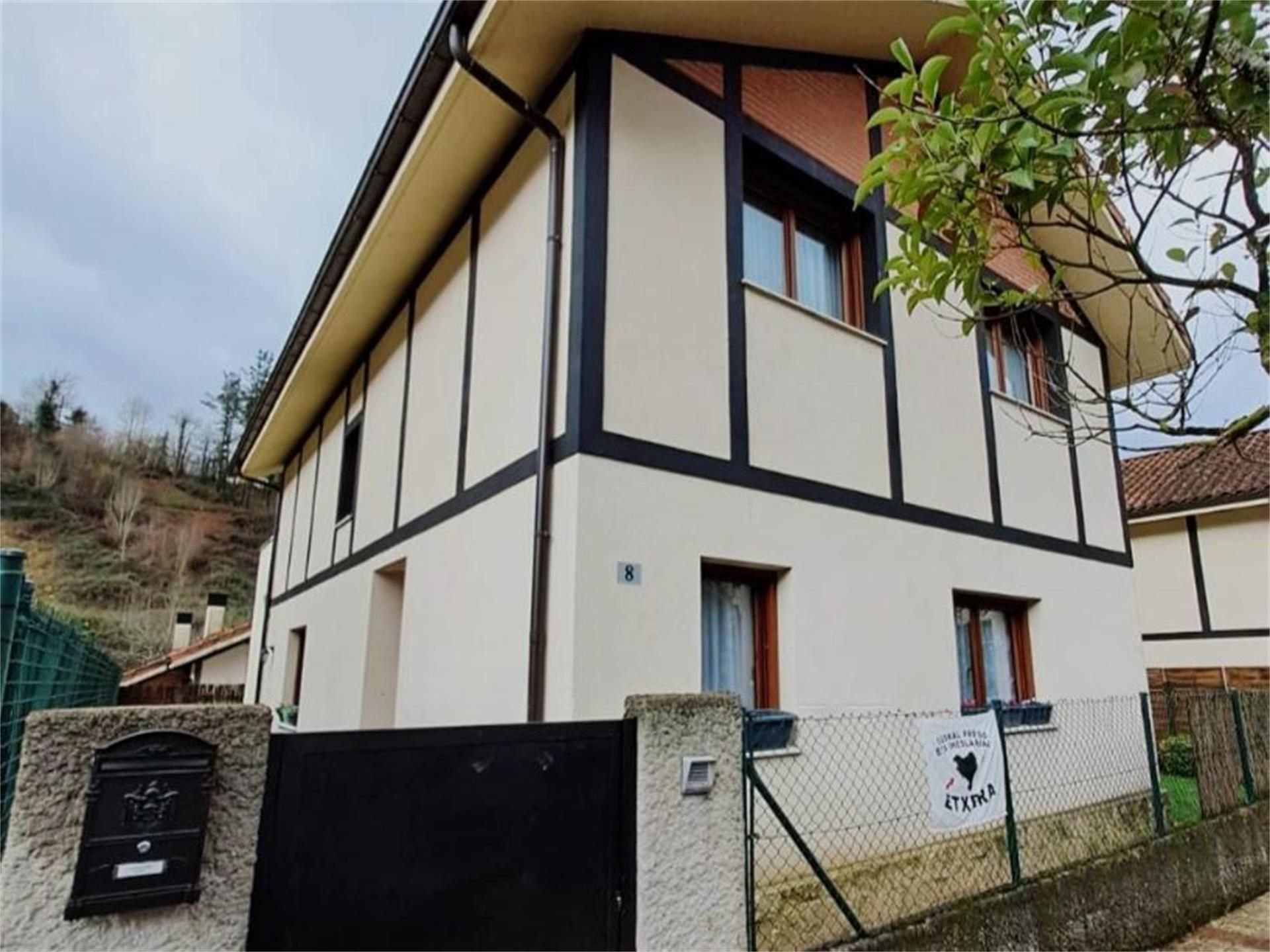 Vista exterior de Casa o xalet en venda en Munitibar-Arbatzegi Gerrikaitz amb Calefacció, Jardí privat i Parquet