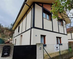 Außenansicht von Haus oder Chalet zum verkauf in Munitibar-Arbatzegi Gerrikaitz mit Terrasse und Balkon