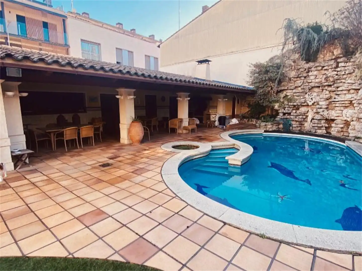 Schwimmbecken von Einfamilien-Reihenhaus zur Miete in Sabadell mit Klimaanlage, Heizung und Privatgarten