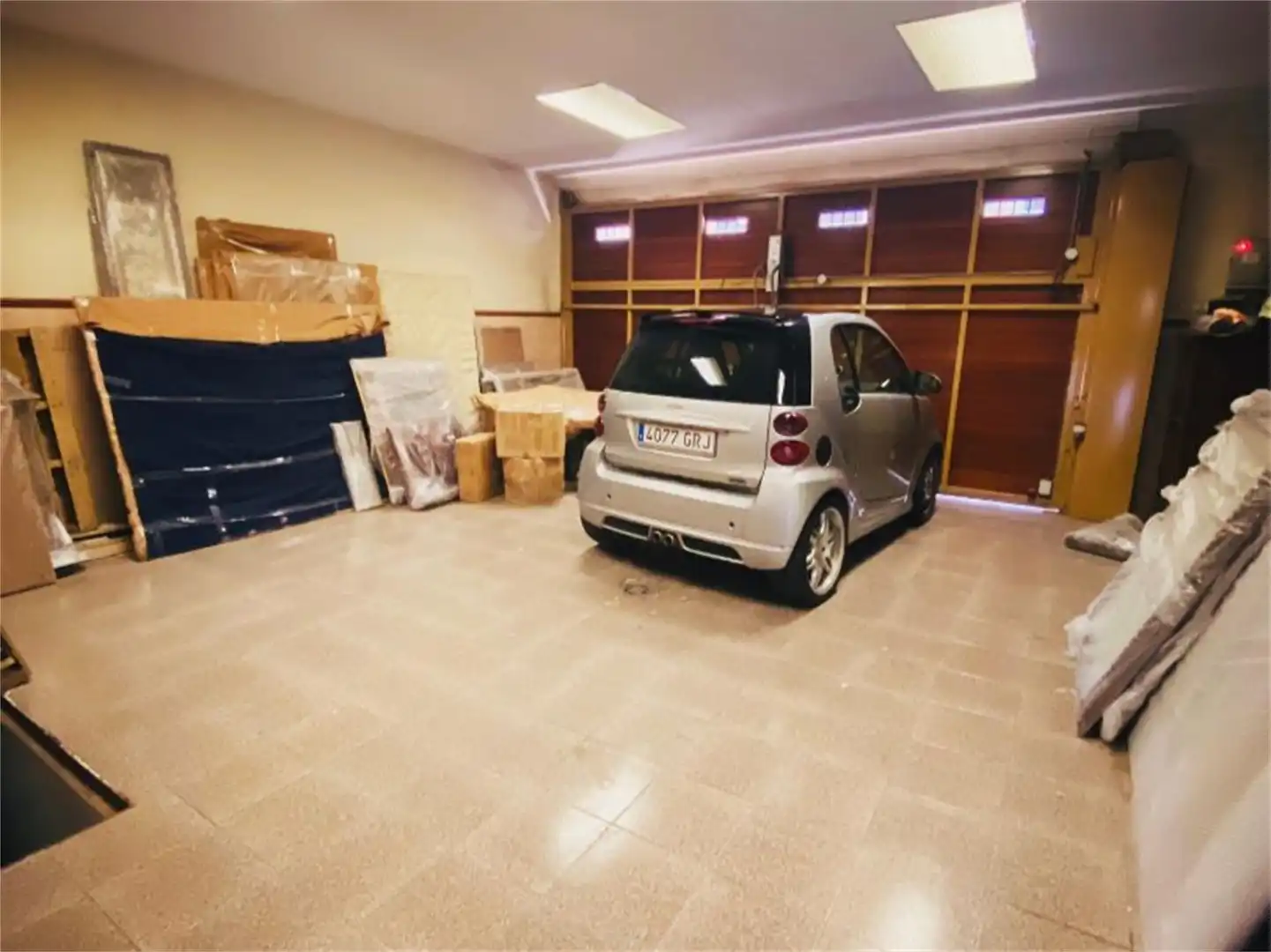 Parkplatz von Einfamilien-Reihenhaus zur Miete in Sabadell mit Klimaanlage, Heizung und Privatgarten