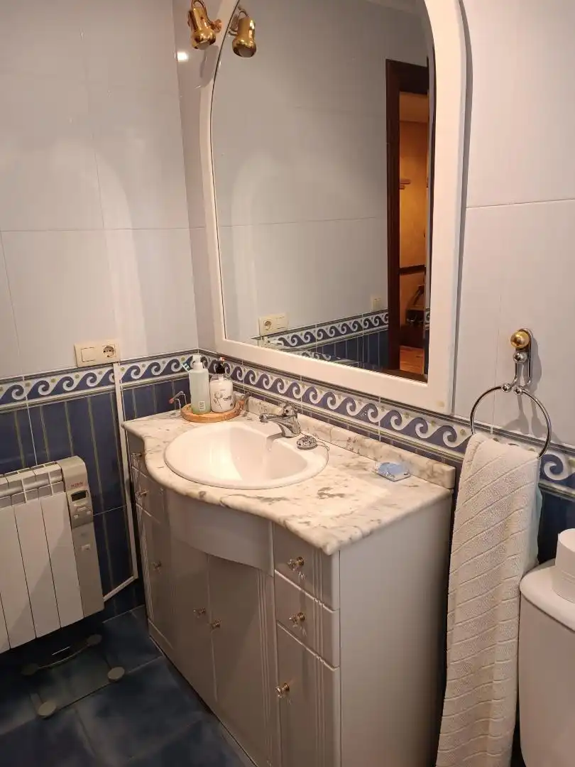 Casa adosada en venta en Calle Real, 4, Villaquirán de la Puebla Baño de Casa adosada en venta en Villaquirán de la Puebla con Calefacción, Parquet y Amueblado