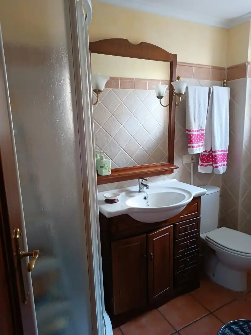 Casa adosada en venta en Calle Real, 4, Villaquirán de la Puebla Baño de Casa adosada en venta en Villaquirán de la Puebla con Calefacción, Parquet y Amueblado