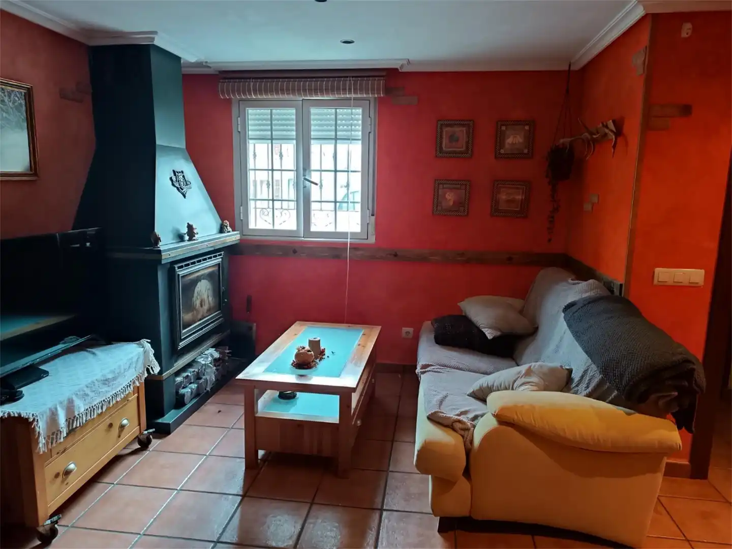 Casa adosada en venta en Calle Real, 4, Villaquirán de la Puebla Sala de estar de Casa adosada en venta en Villaquirán de la Puebla con Calefacción, Parquet y Amueblado