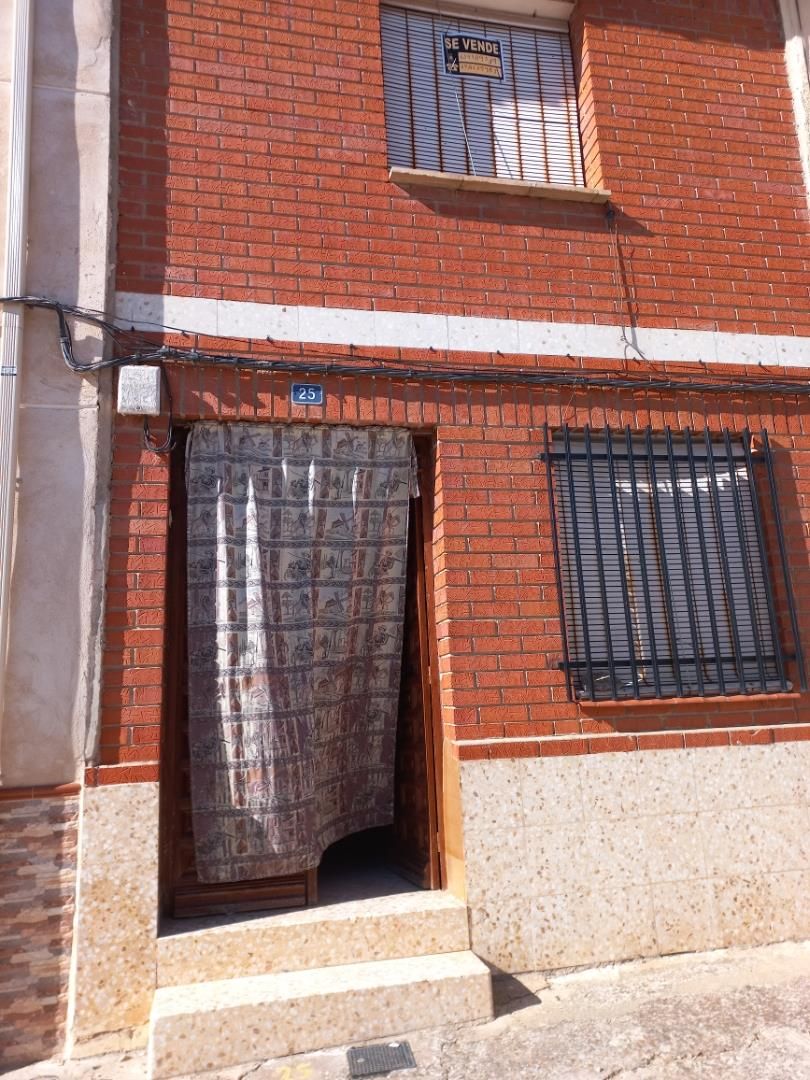 Exterior view of Single-family semi-detached for sale in Fuente el Fresno  with Private garden and Terrace