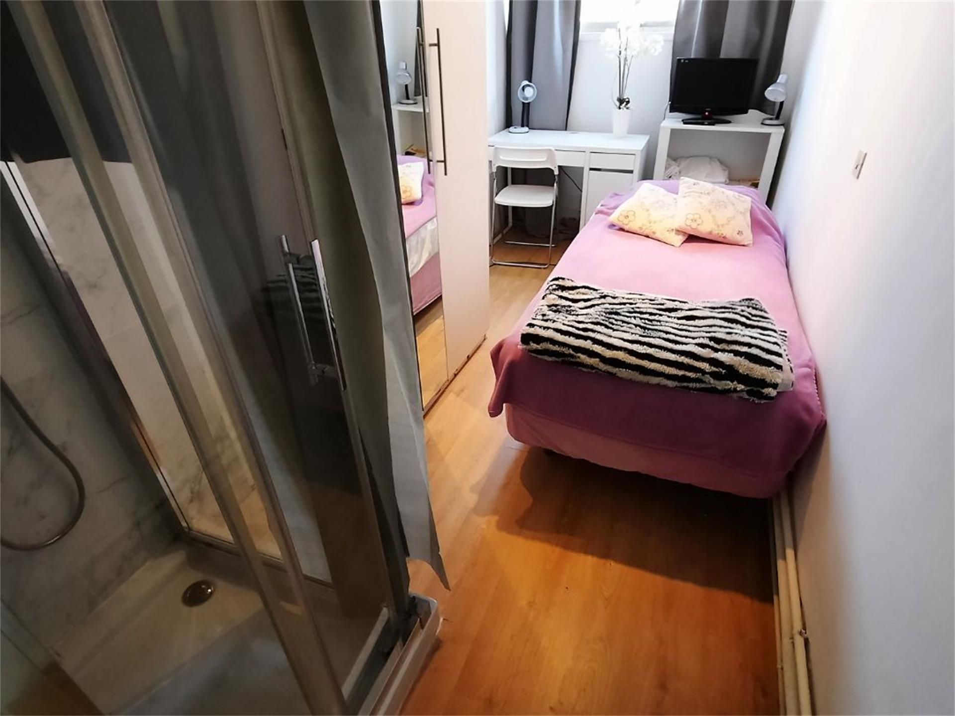 Flat to share in Calle de Cuevas de Almanzora, 40, Apóstol Santiago