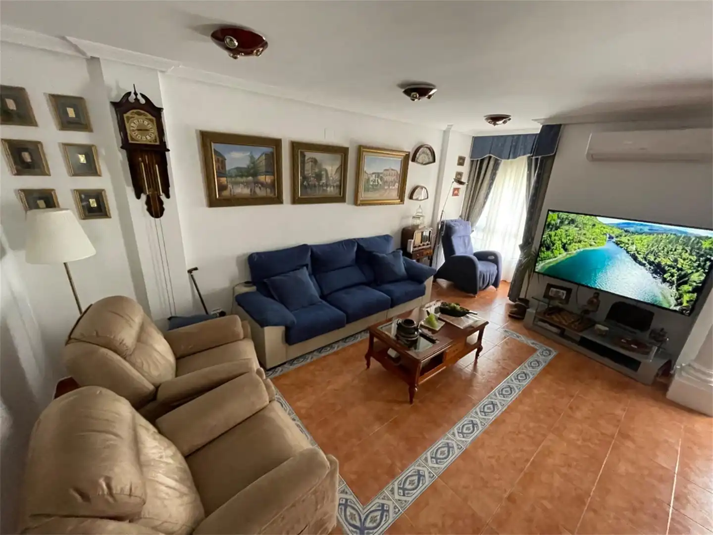 Casa o xalet en venda a Travesía Tejera, Tarancón Sala d'estar de Casa o xalet en venda en Tarancón amb Aire condicionat