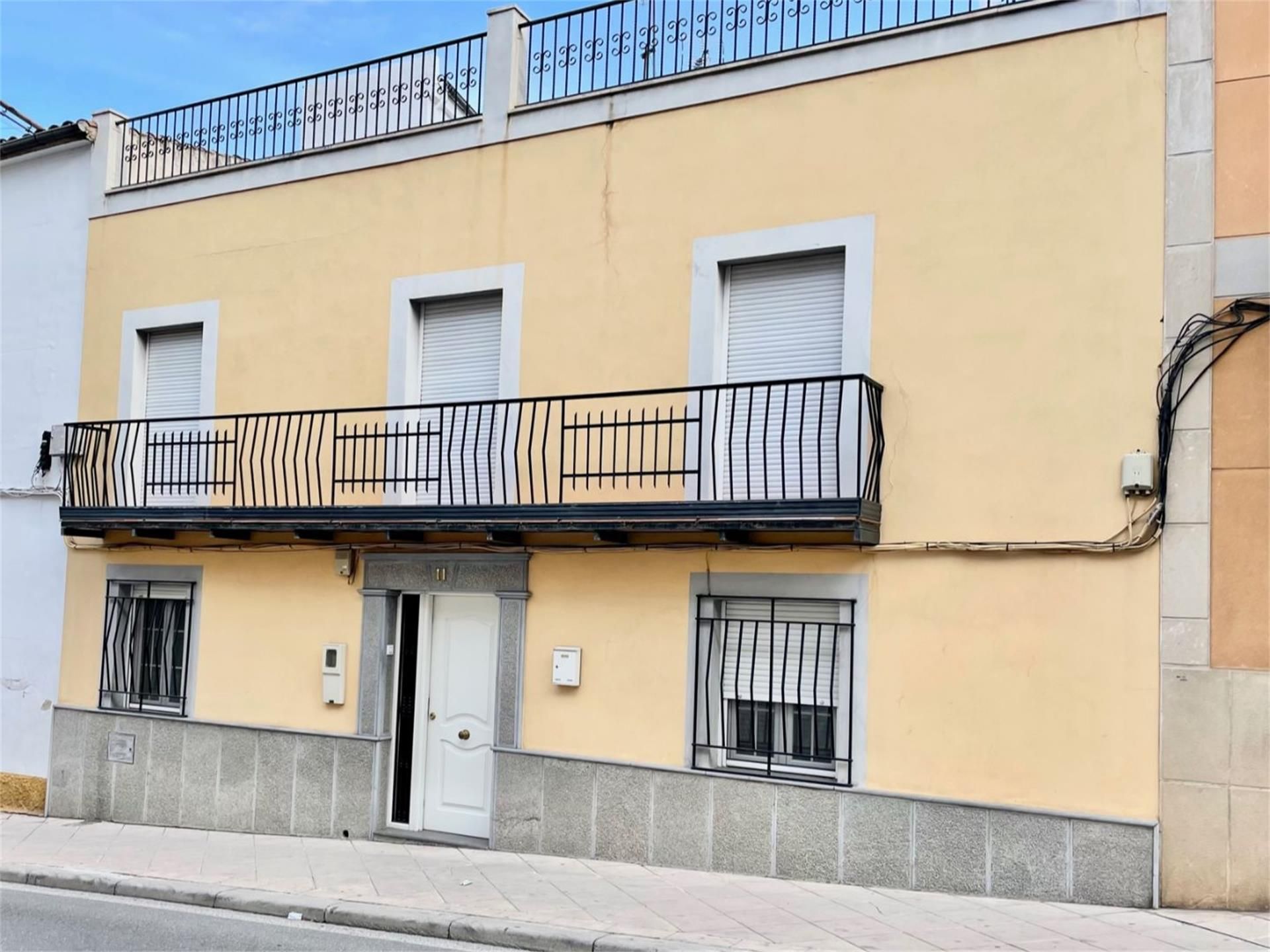 Exterior view of Single-family semi-detached for sale in  Jaén Capital  with Balcony