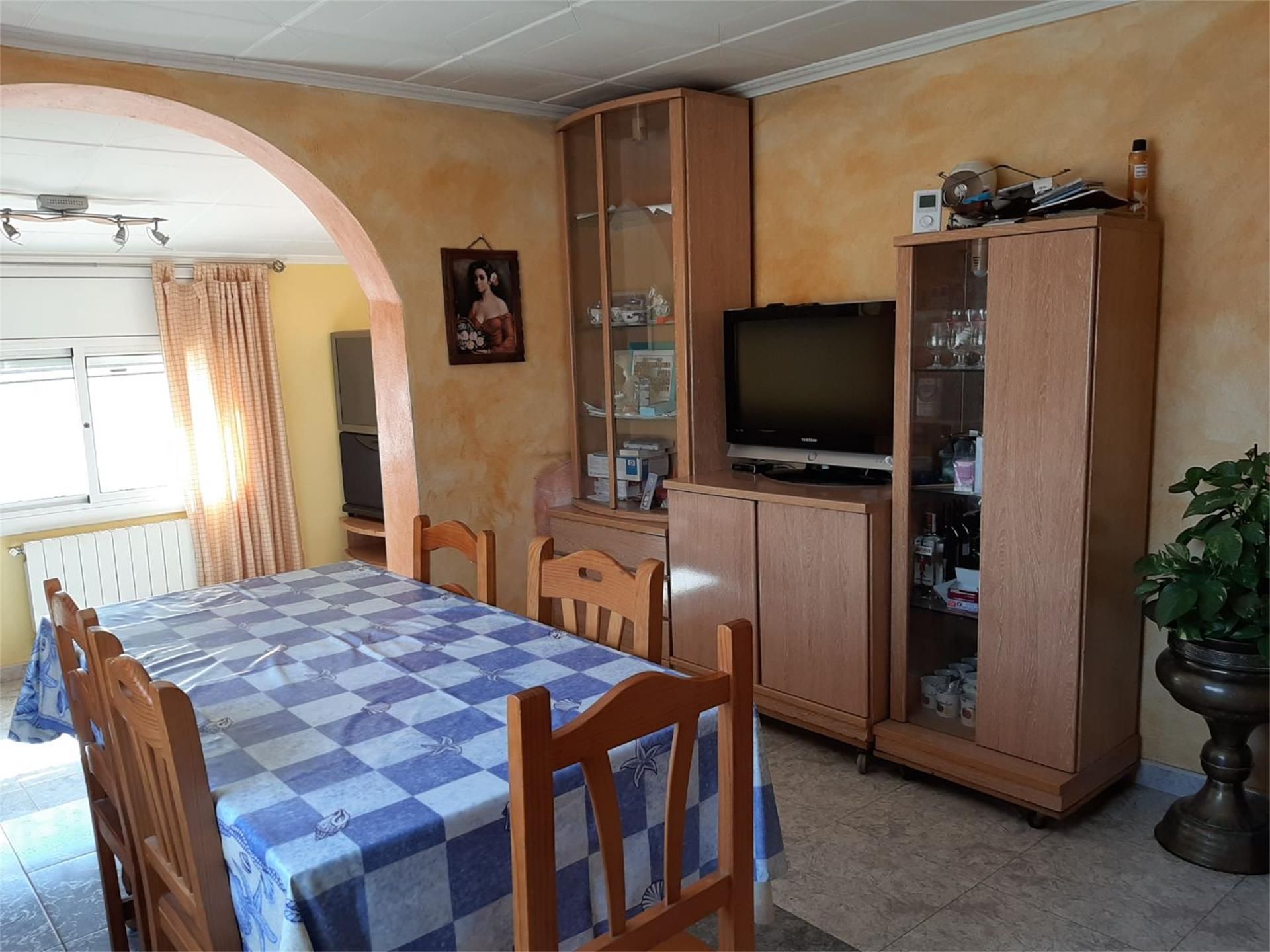 Menjador de Casa o xalet en venda en La Bisbal del Penedès amb Aire condicionat, Terrassa i Piscina