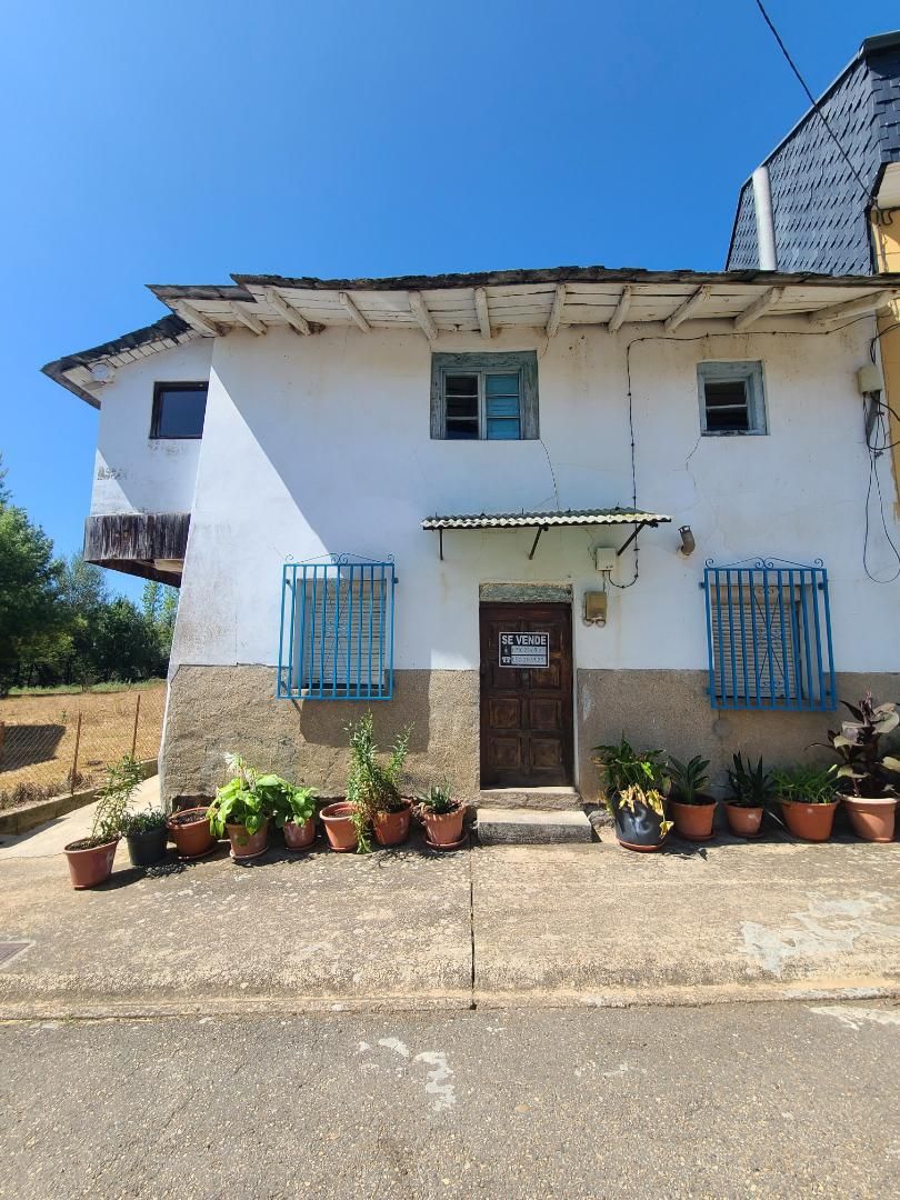 Exterior view of Single-family semi-detached for sale in Noceda del Bierzo