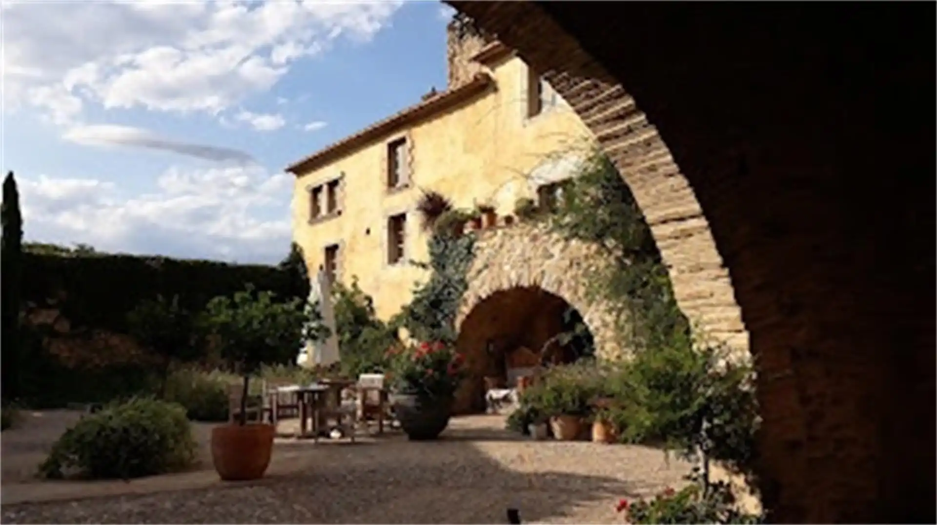 Country house zum Verkauf in Carrer Castellnou, 3, Peralada Country house zum Verkauf in Peralada mit Klimaanlage, Heizung und Privatgarten