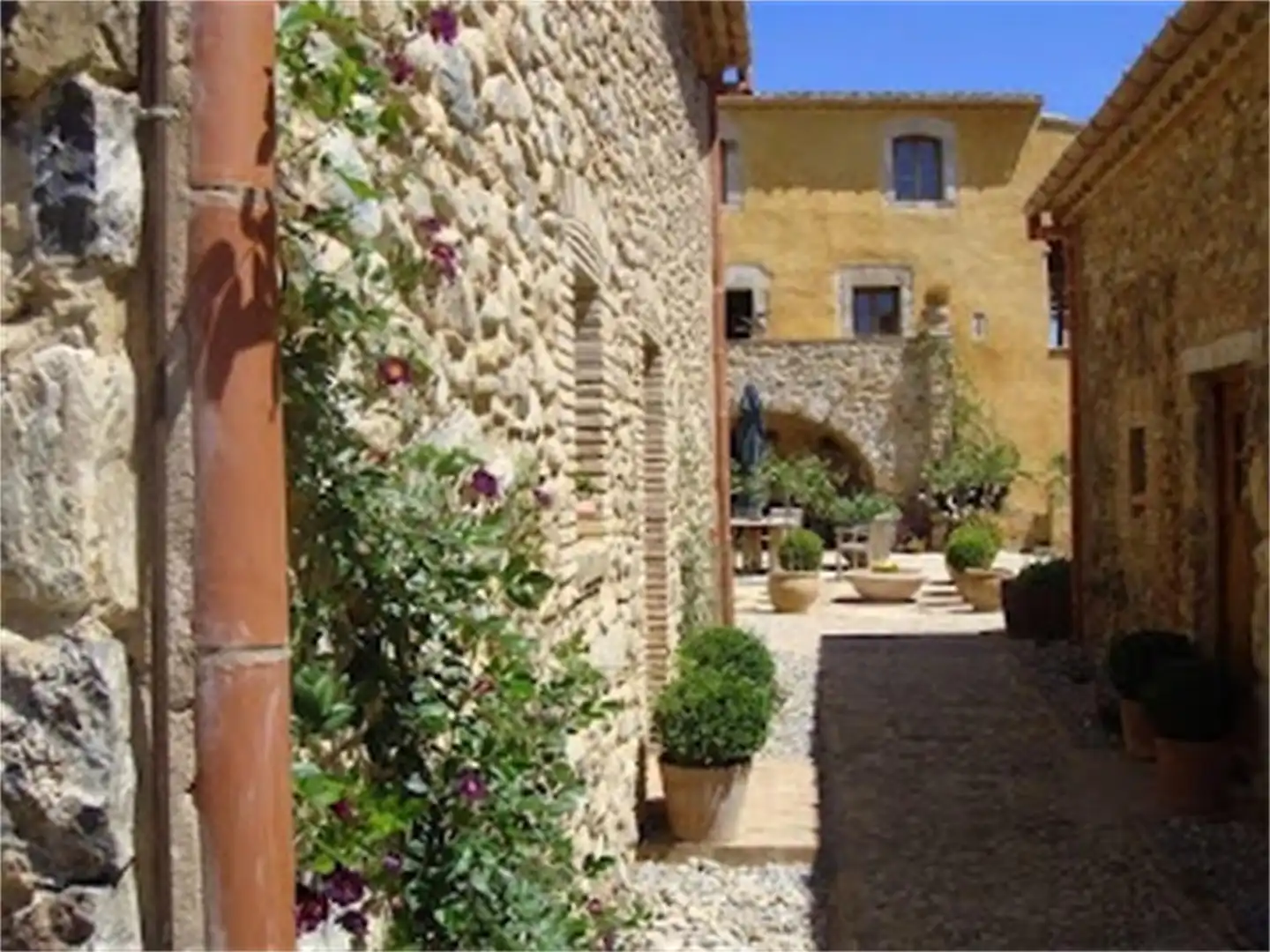 Country house zum Verkauf in Carrer Castellnou, 3, Peralada Country house zum Verkauf in Peralada mit Klimaanlage, Heizung und Privatgarten
