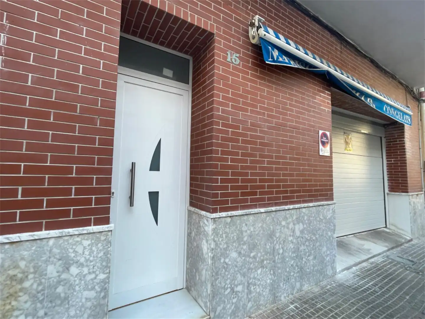 Außenansicht von Wohnung zum Verkauf in Sant Carles de la Ràpita mit Klimaanlage, Terrasse und Balkon