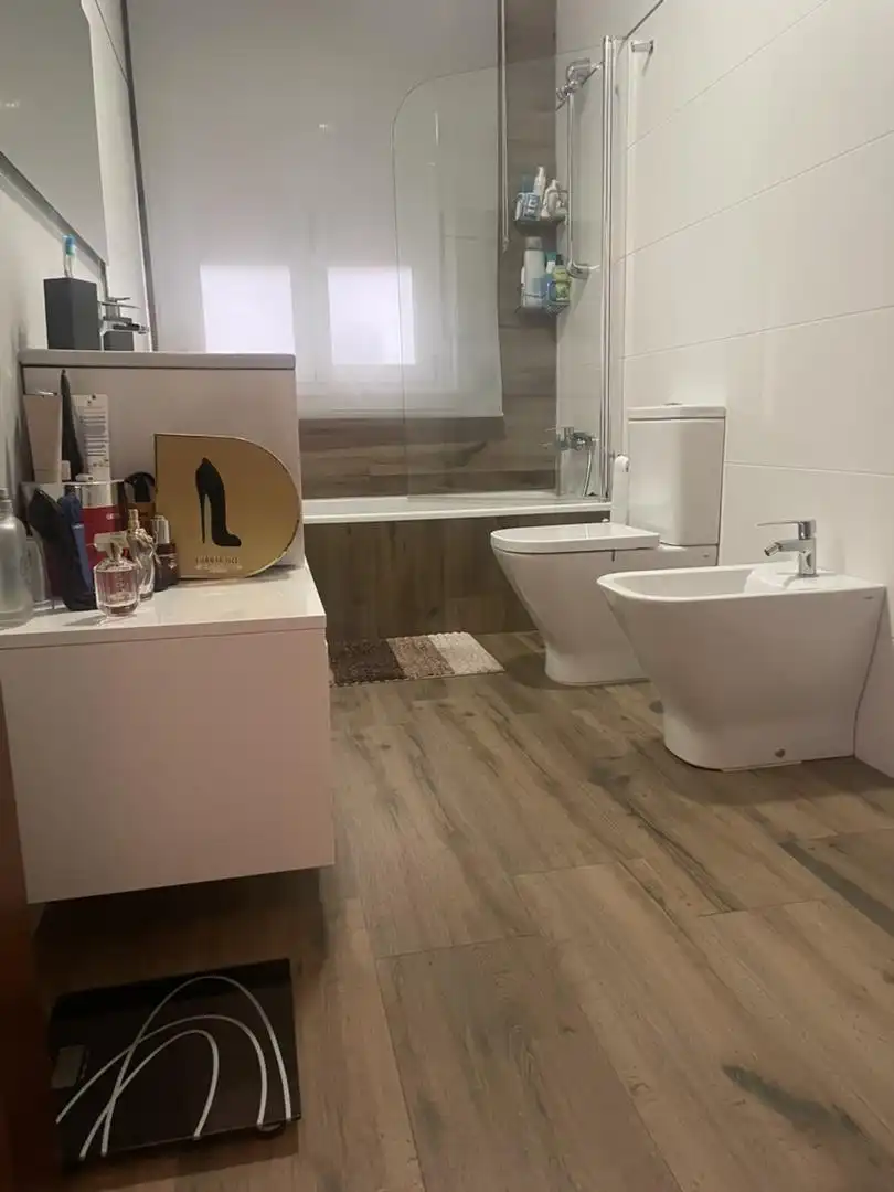 Piso en venta en AC-550, 58, Outes Baño de Piso en venta en Outes con Trastero, Parking comunitario y Balcón