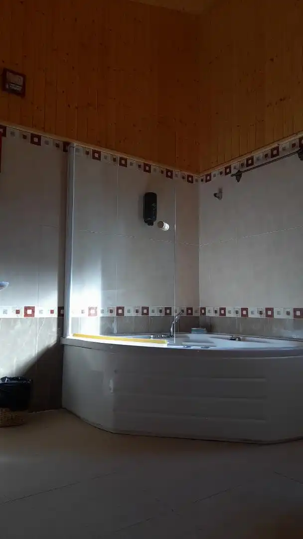 Country house zum Verkauf in Calle Motilla del Palancar, Reyes Católicos - Paseo San Antonio Badezimmer von Country house zum Verkauf in Cuenca mit Klimaanlage, Heizung und Privatgarten