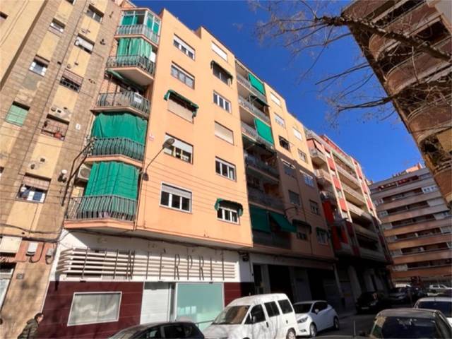 Piso en Venta en Carrer Sangenís Bertran en Instituts - Universitat