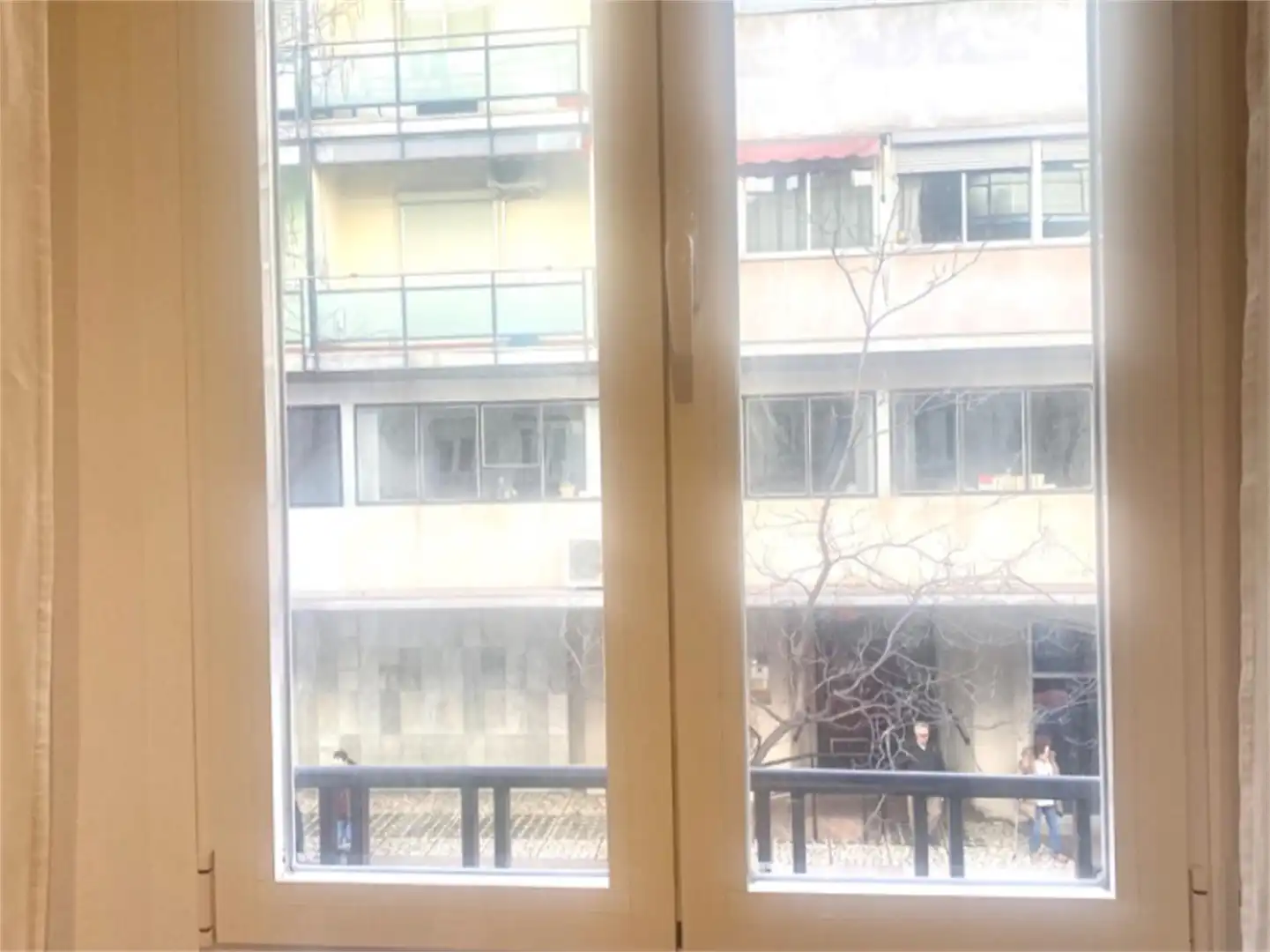 Vista exterior de Pis per a compartir en Madrid amb Calefacció, Parquet i Moblat
