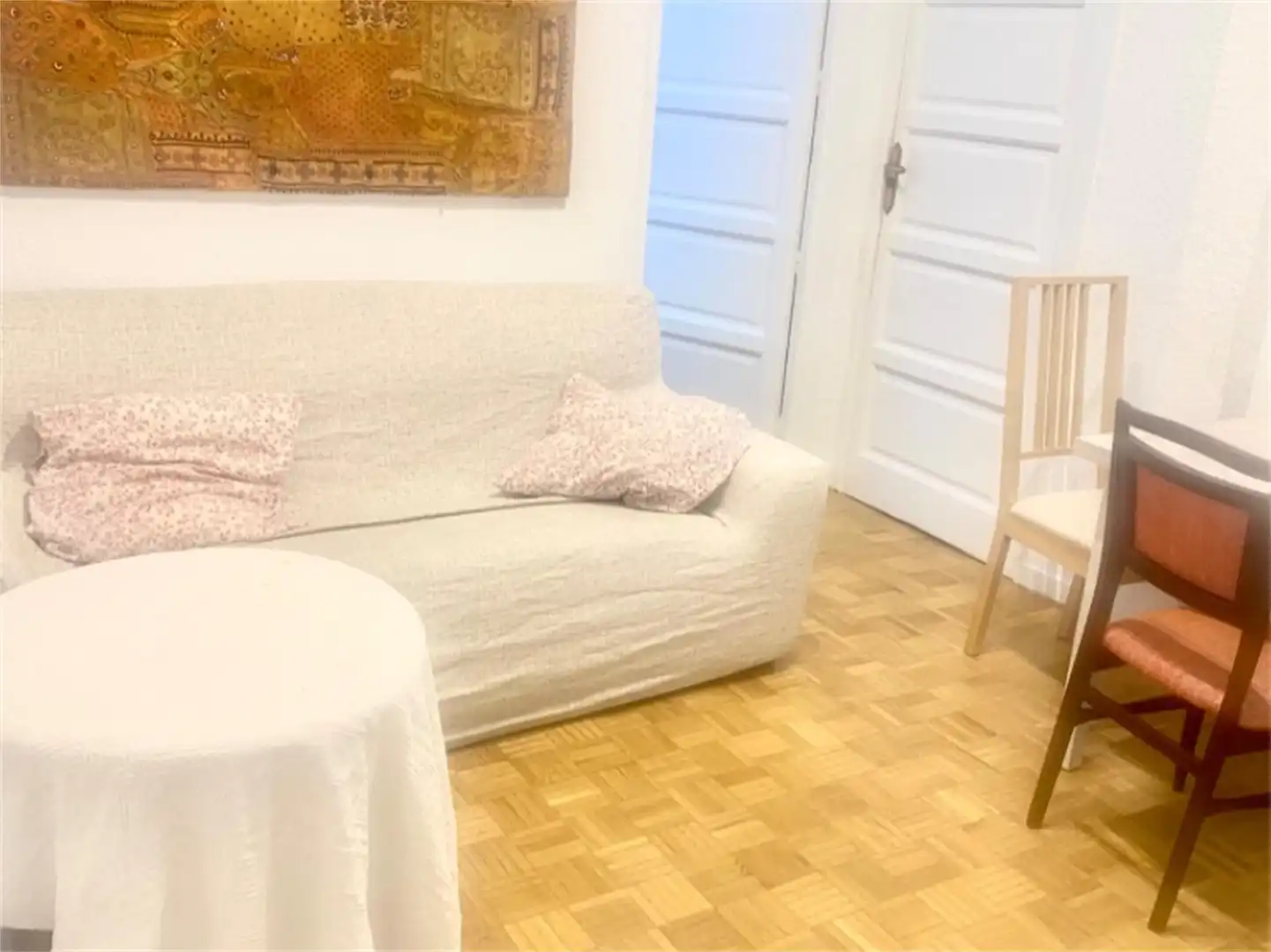 Sala d'estar de Pis per a compartir en Madrid amb Calefacció, Parquet i Moblat