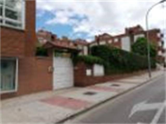 Garaje en Venta en Calle de las Petunias en Valderas - Los Castillos