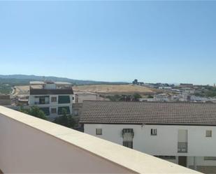 Vista exterior de Àtic en venda en Montilla amb Aire condicionat, Terrassa i Balcó